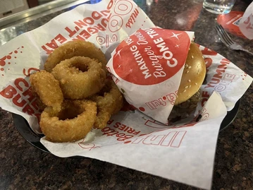 Red Robin Gourmet Burgers and Brews photo